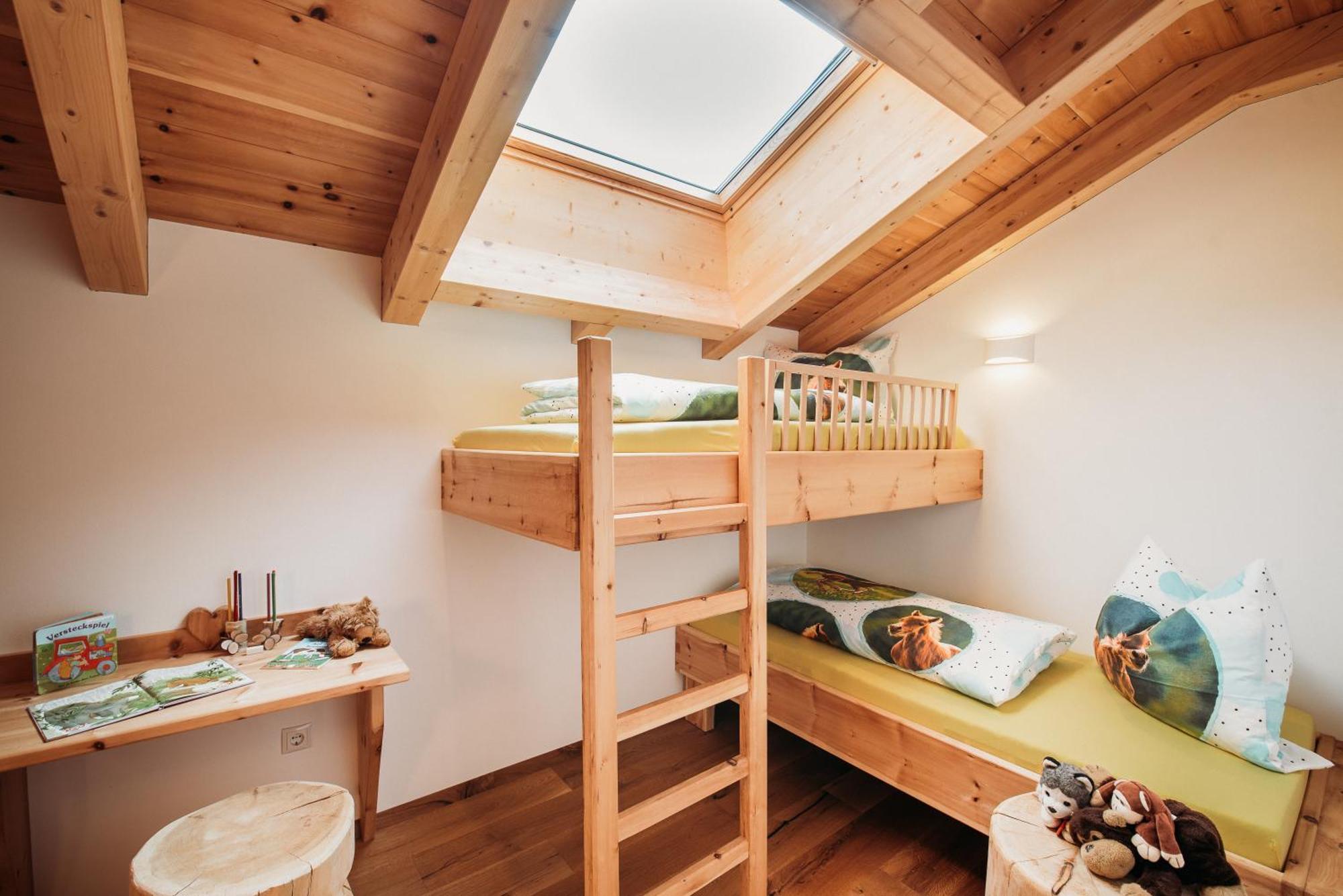 Grosskarnaiderhof Appartements-Bauernhof-Natur Pur Luson Exterior photo